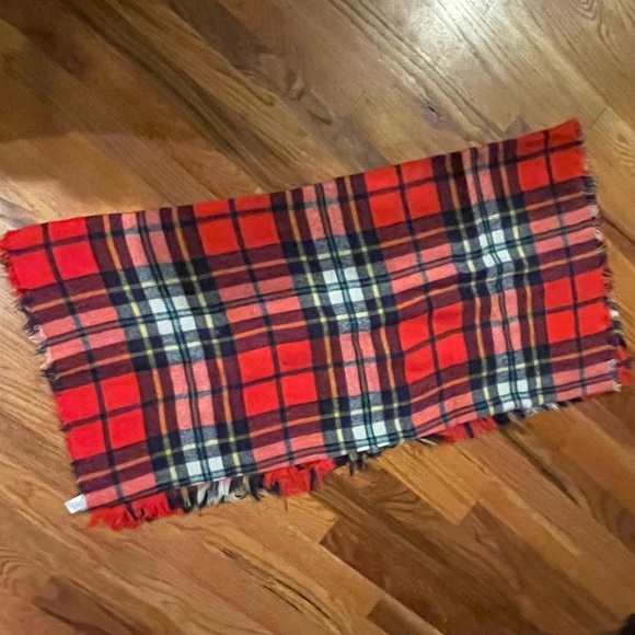 Oversized Plaid Scarf - Picture 2 of 3